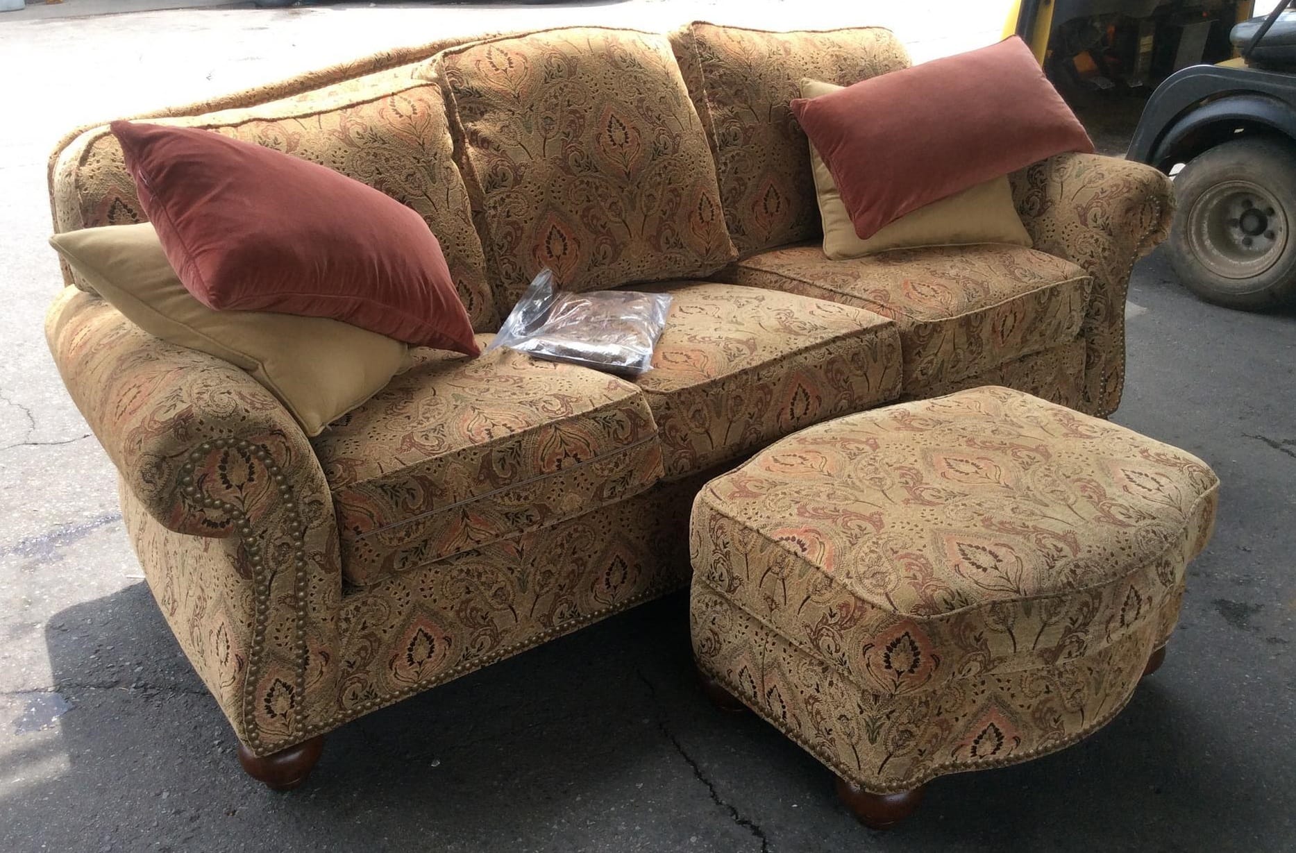 How to Consign Furniture and Sell on Consignment